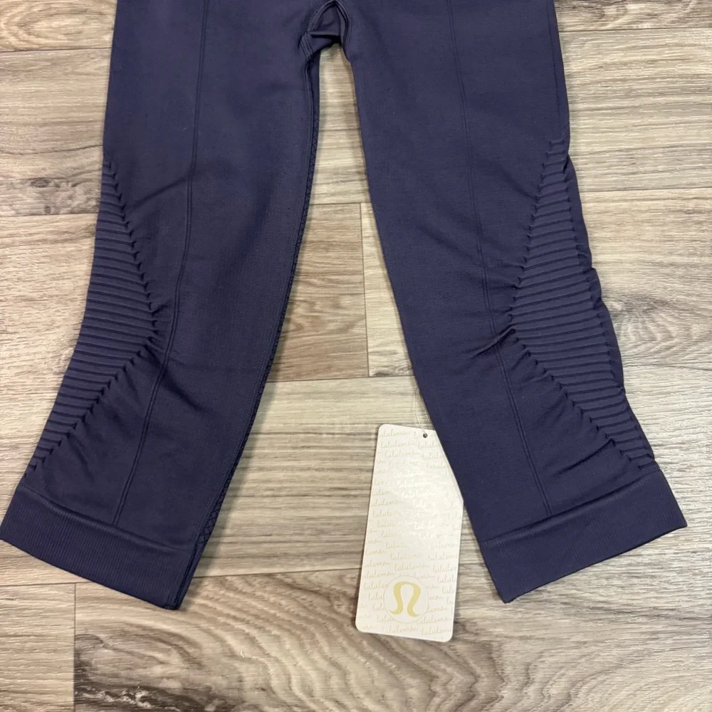 NWT Lululemon Women's In The Flow Crop II in Cabu Blue Size 2